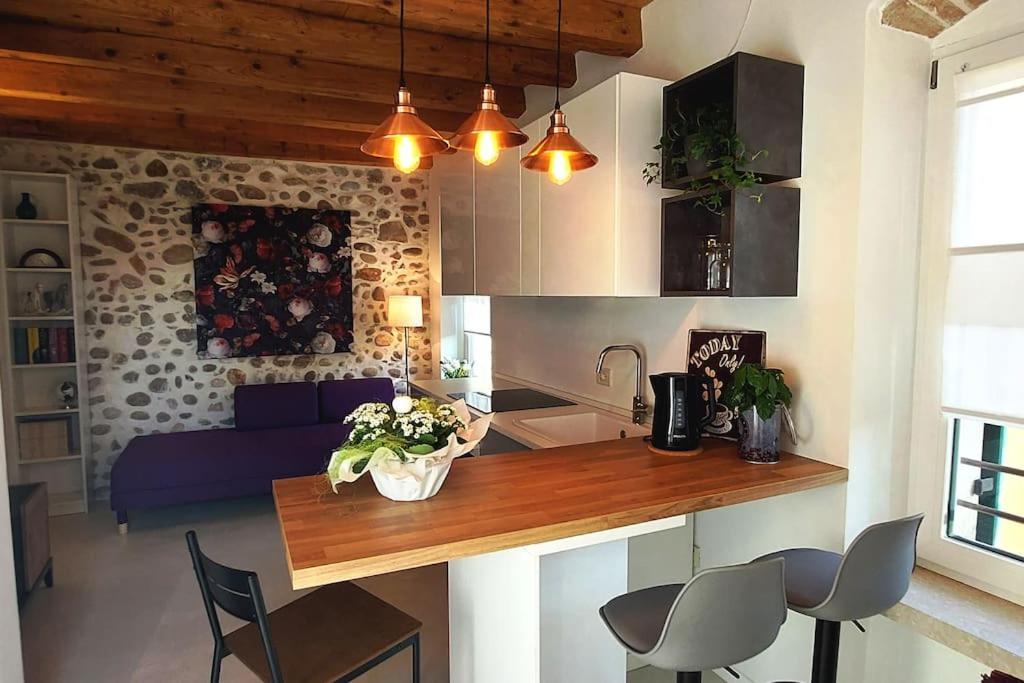 Sui Tetti Di Valeggio - Holiday Apartment วาเลจโจ ซูล มินโช ภายนอก รูปภาพ