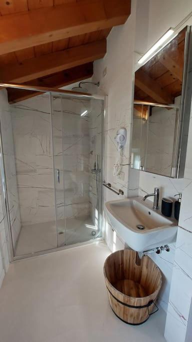 Sui Tetti Di Valeggio - Holiday Apartment วาเลจโจ ซูล มินโช ภายนอก รูปภาพ
